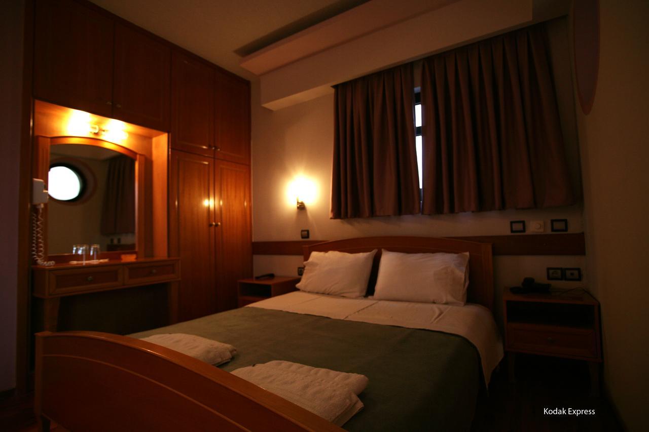 Elikonio Hotel Agia Anna  Buitenkant foto
