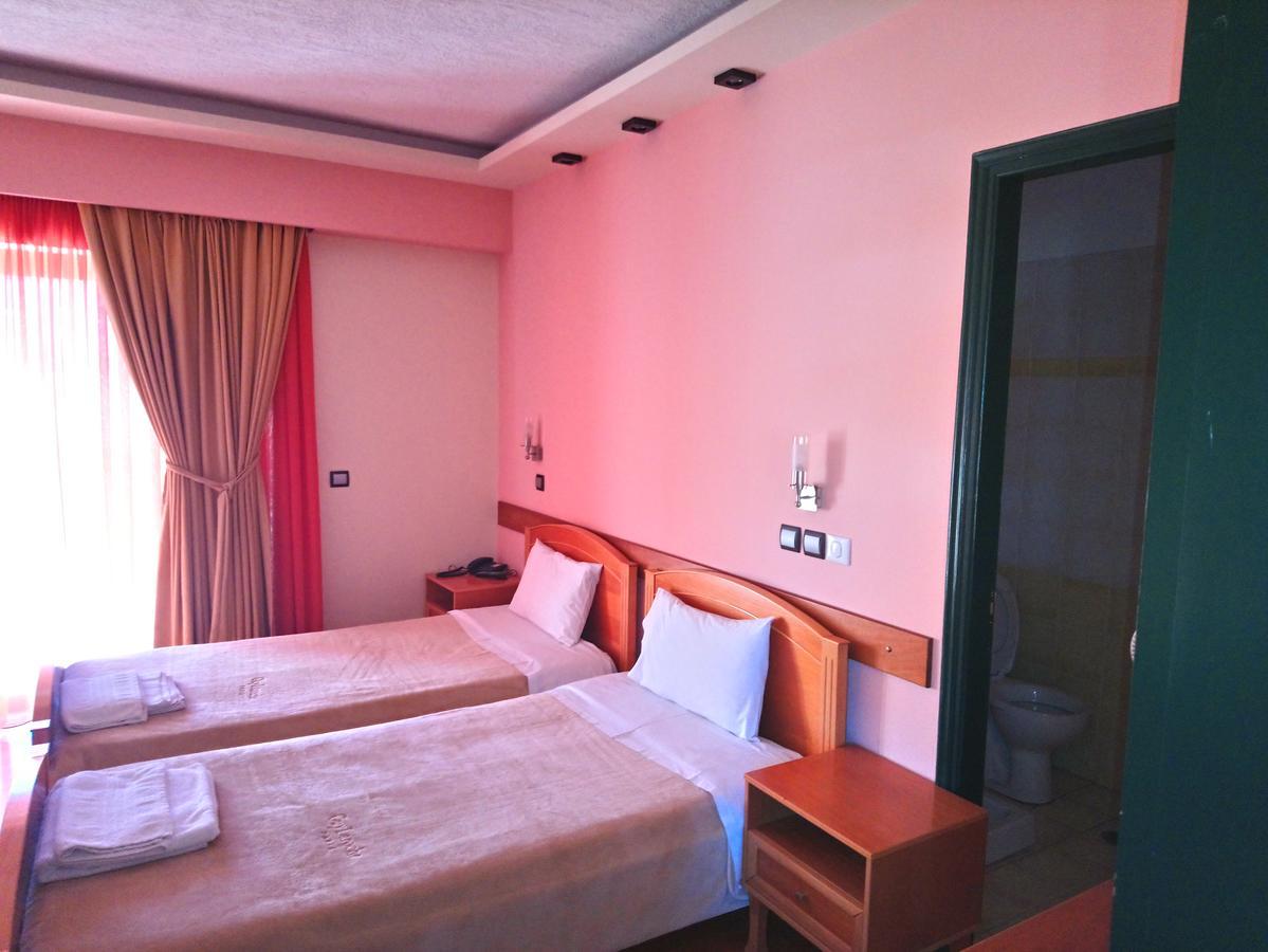 Elikonio Hotel Agia Anna  Buitenkant foto