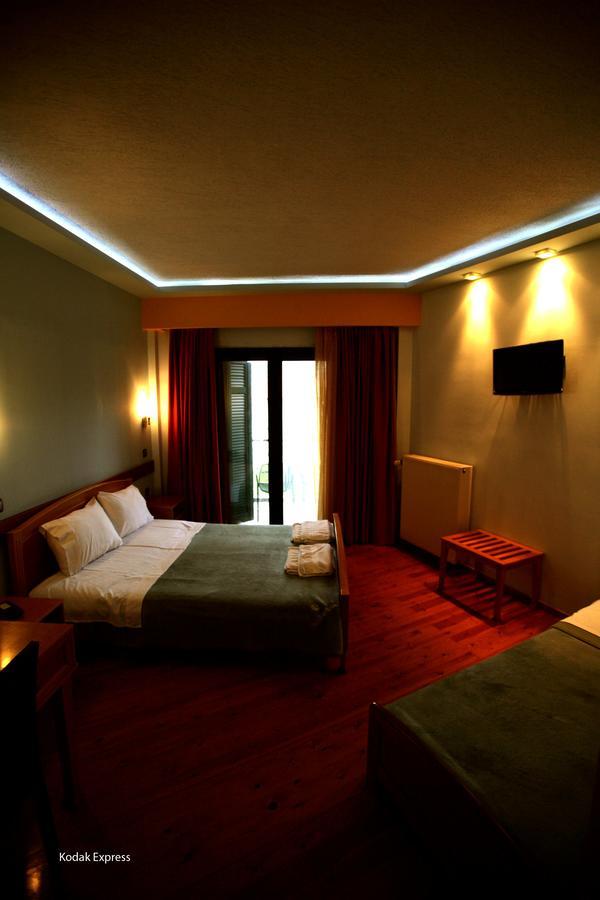 Elikonio Hotel Agia Anna  Buitenkant foto