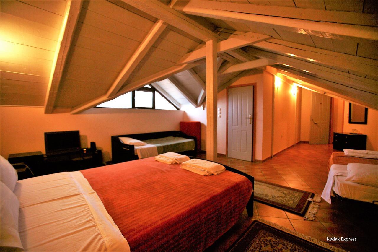 Elikonio Hotel Agia Anna  Buitenkant foto