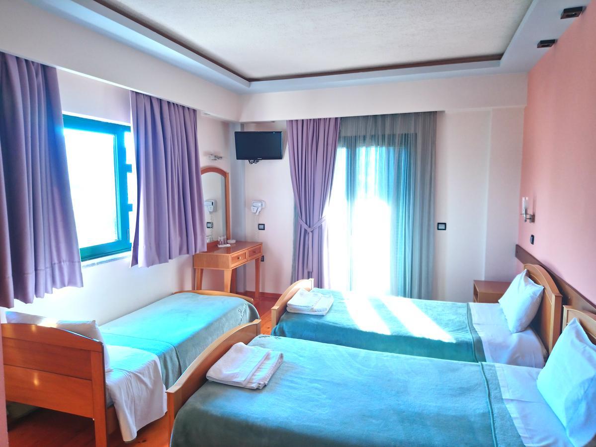 Elikonio Hotel Agia Anna  Buitenkant foto